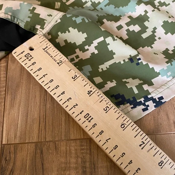 Tachuntfish Men’s Tachuntfish THF athletic shorts in digital camouflage print. - Picture 5 of 6